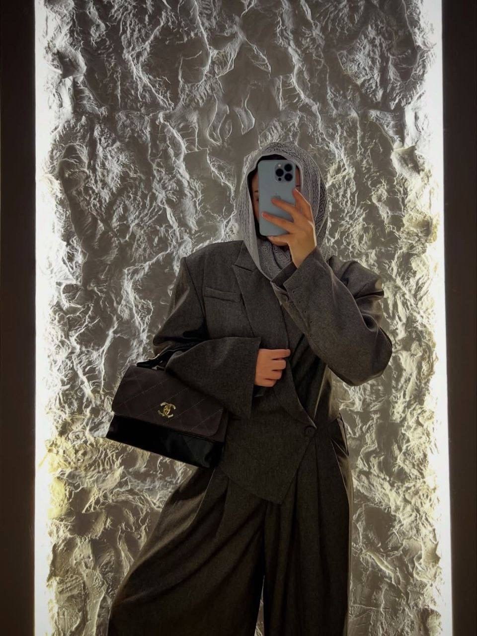 серый брючный костюм,брючный костюм,женский брючный костюм,костюм женский