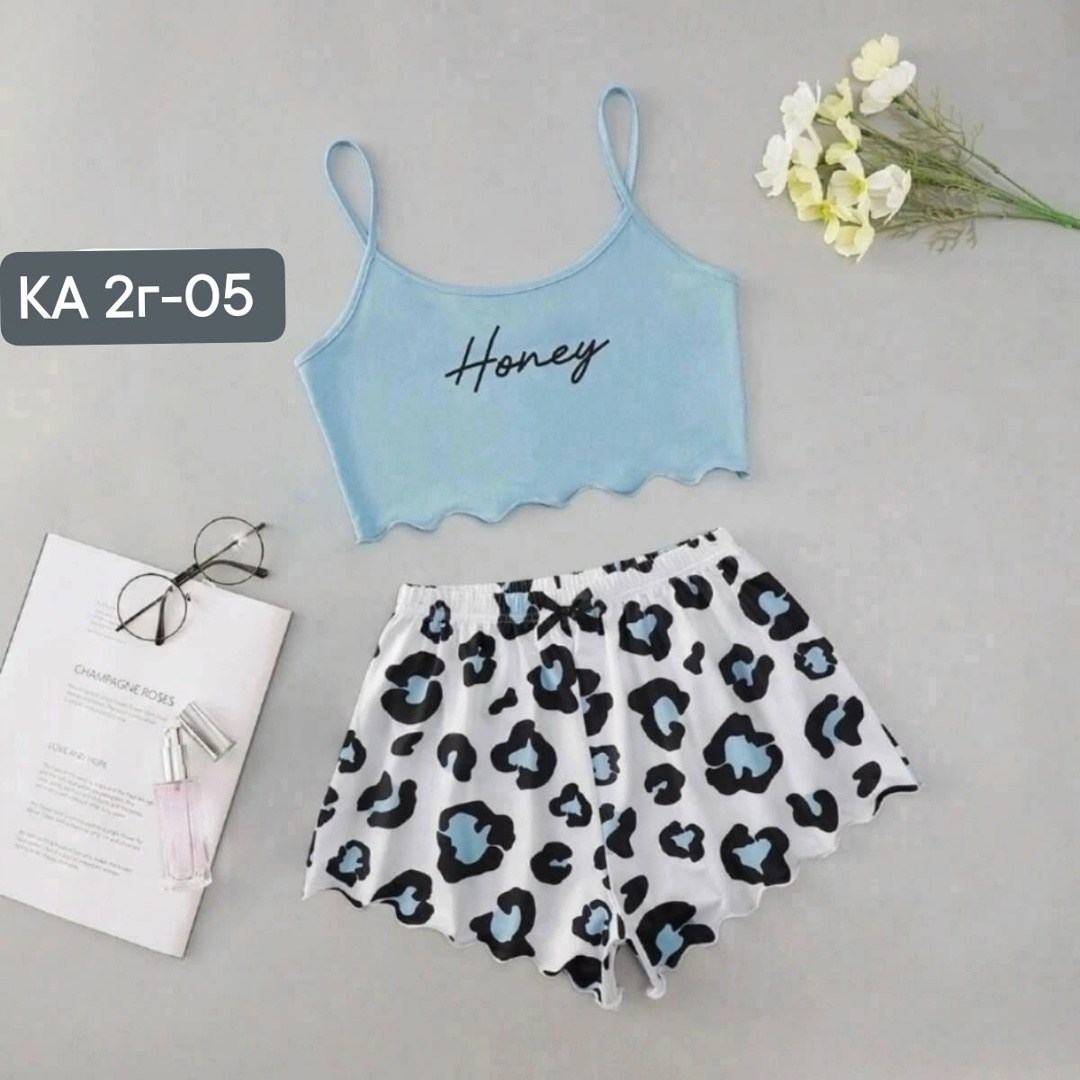 пижама женская с шортами с сердечками,домашняя одежда пижама,атласный пижамный комплект с принтом сердца, топ на бретельках и шорты,пижама женская,пижама женская топ и шорты арт. 1382227