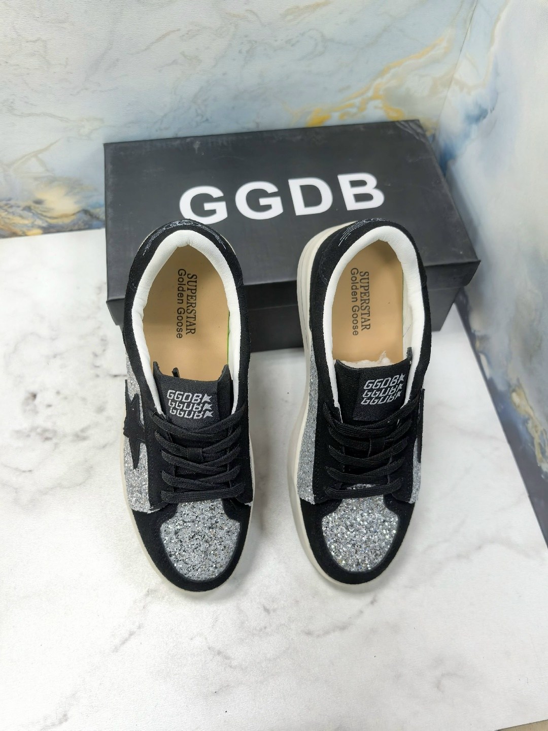 ,кроссовки golden goose с пайетками на платформе,golden goose кеды hi star с блестками белый, женская,кеды super-star с блестками golden goose черный