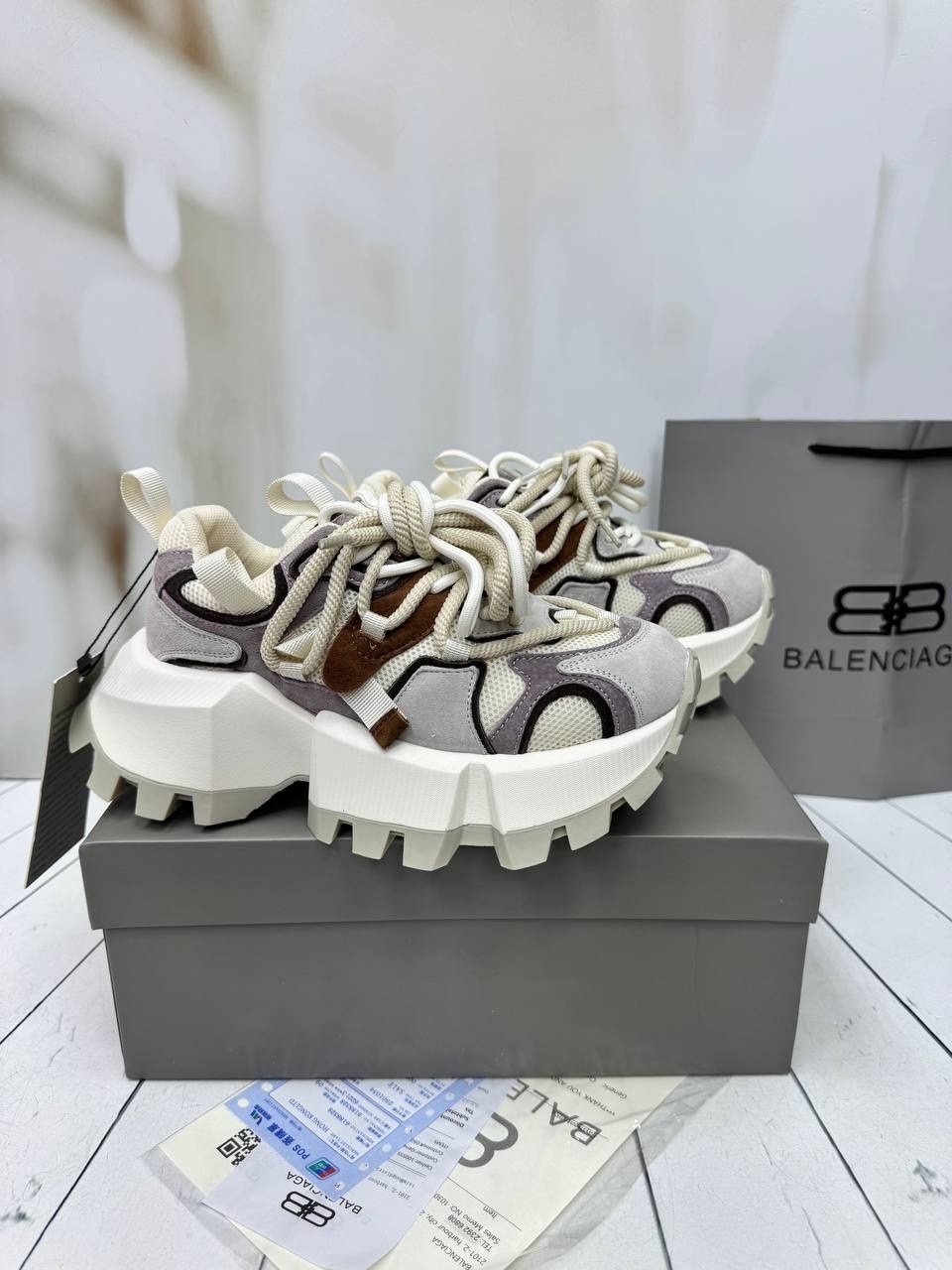 ,balenciaga кроссовки женские,женские кроссовки, женская,массивные кроссовки