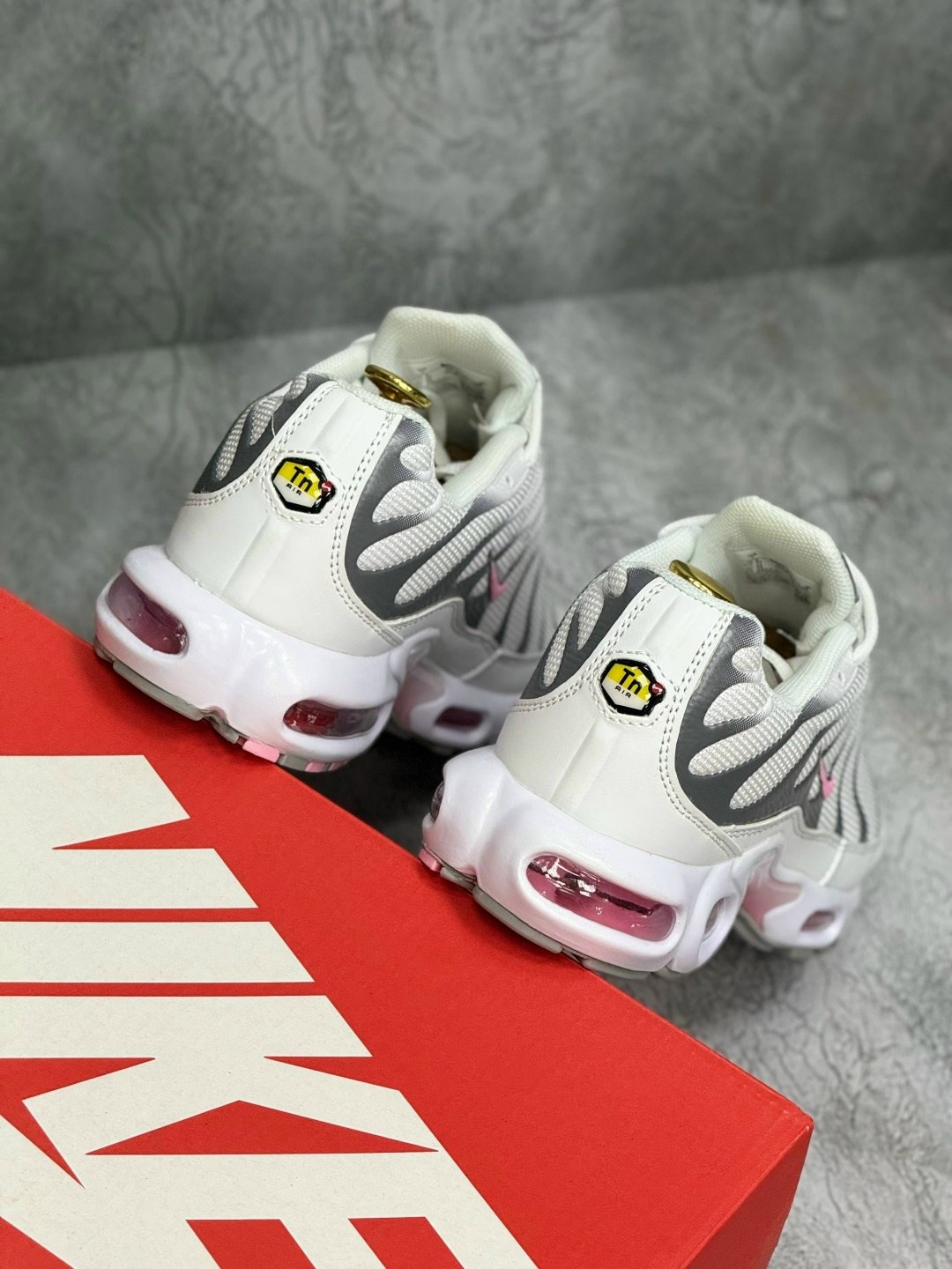 кроссовки летние спортивные nike air max tn plus,,кроссовки женские nike air max tn plus,nike air max tn plus,кроссовки nike air max tn plus