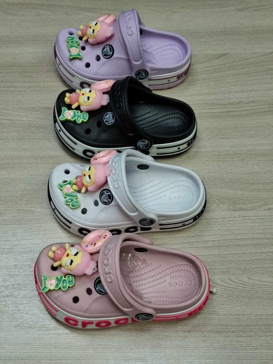 crocs jibbitz микки маус,кроксы с микки маусом,джибитсы крокс,crocs crocs,сабо crocs