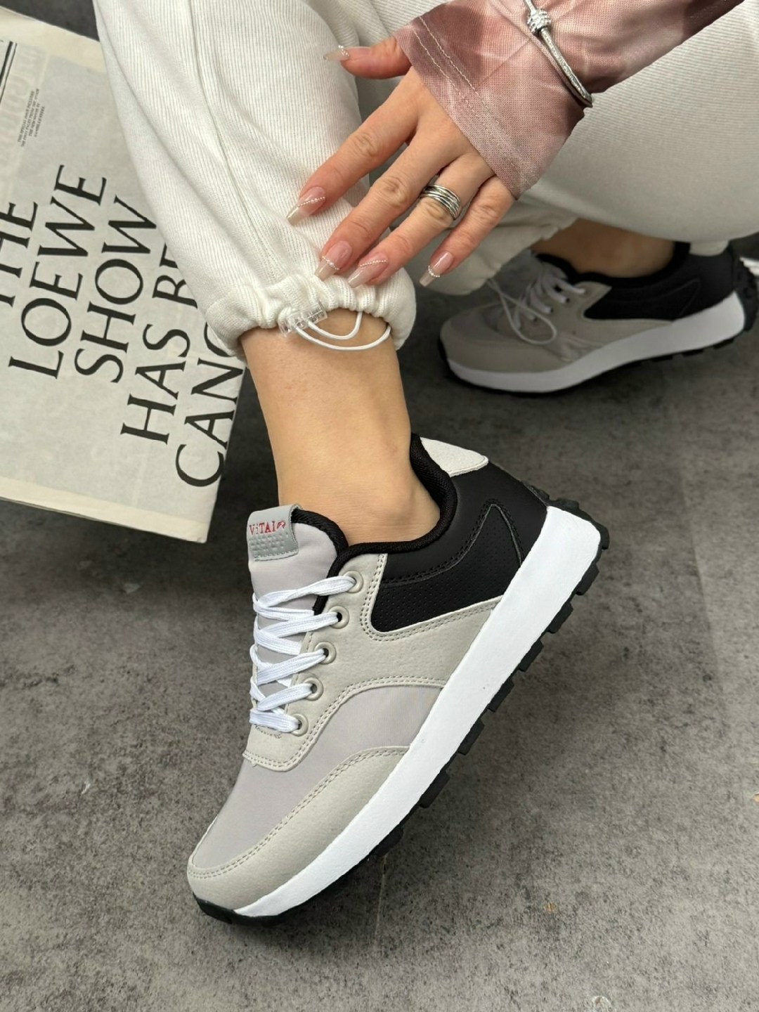 женские кроссовки,,кроссовки модные,белые кроссовки,стильные кроссовки