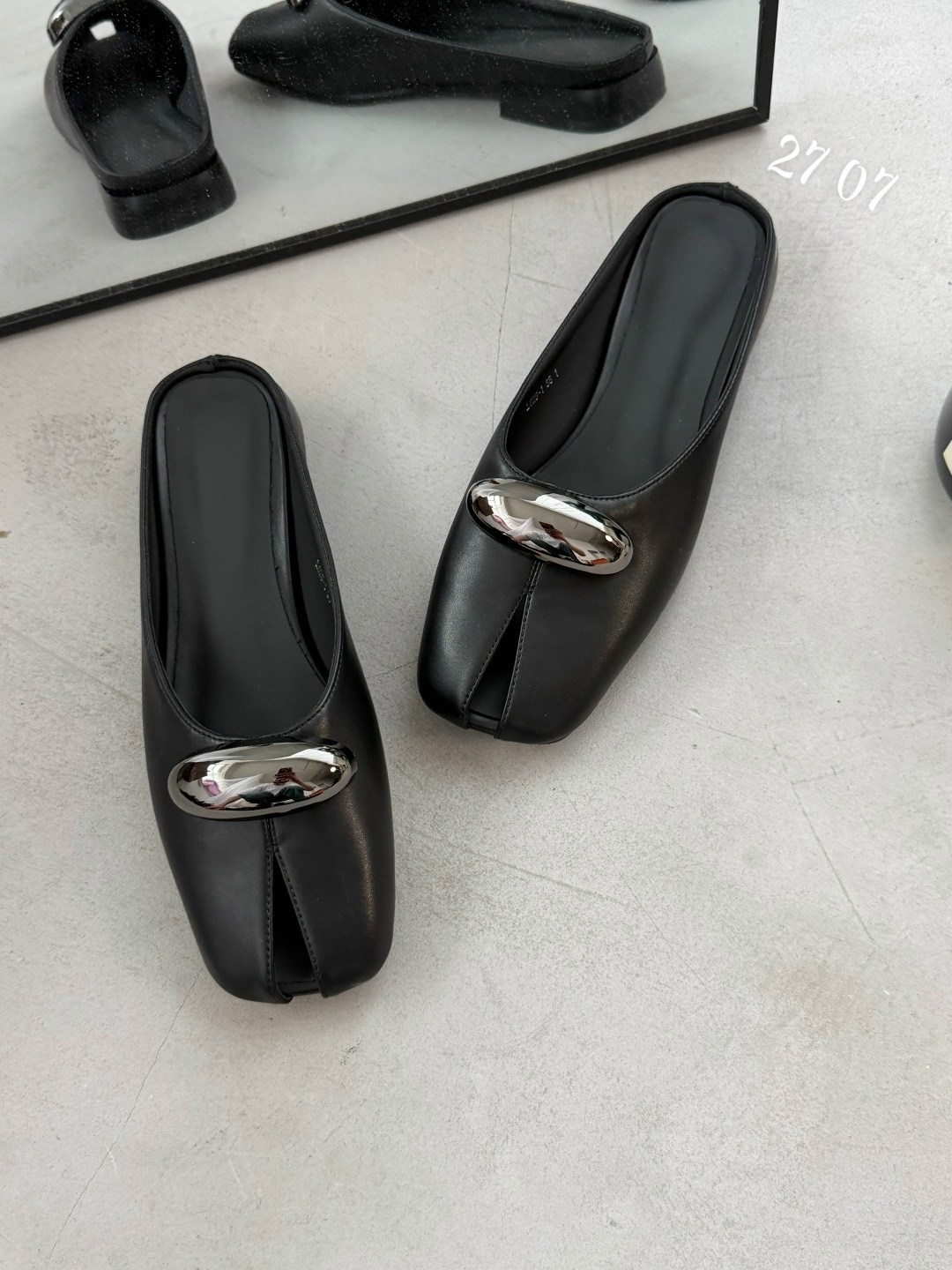 мюли женские,женские шлепанцы,модные шлепанцы,,модные тапочки