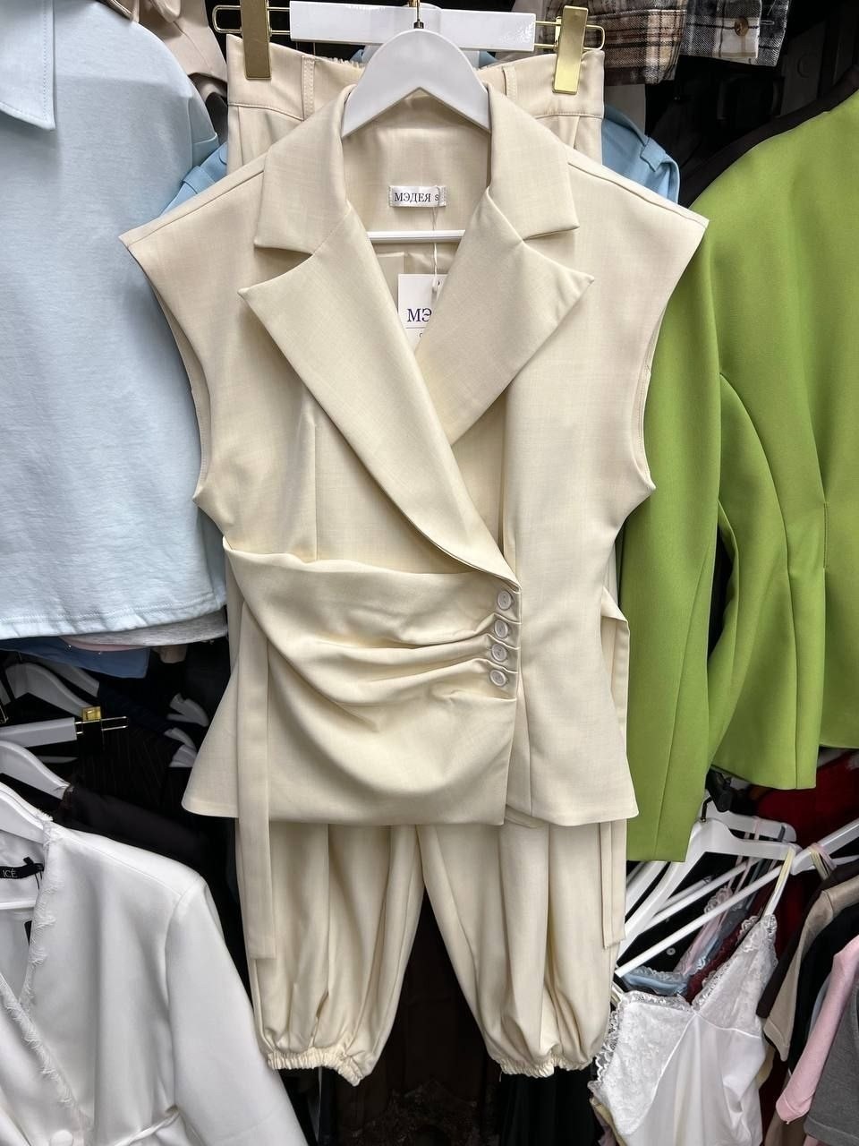 модные костюмы,стильные костюмы,костюм брючный с жилетом,брючный костюм с жилеткой,костюм с жилетом и брюками