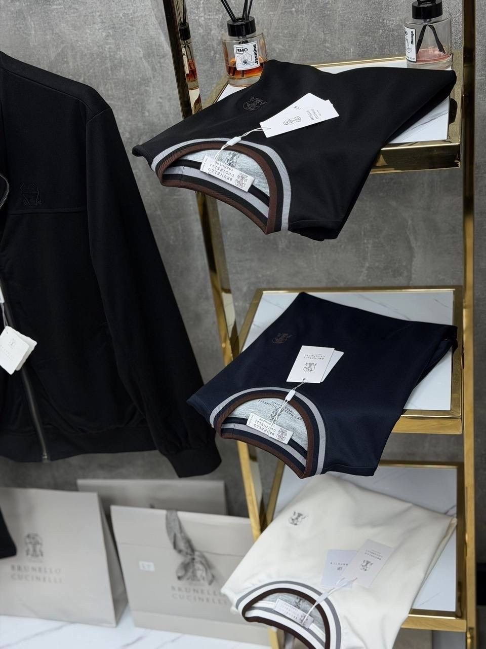 спортивный костюм brunello cucinelli,прогулочный костюм brunello cucinelli,спортивный костюм brunello cucinelli чёрный,костюм brunello cucinelli,мужской спортивный костюм brunello cucinelli