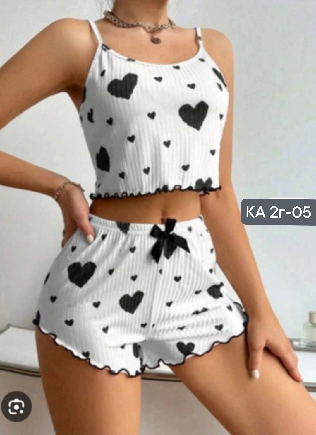 пижама женская с шортами с сердечками,домашняя одежда пижама,атласный пижамный комплект с принтом сердца, топ на бретельках и шорты,пижама женская,пижама женская топ и шорты арт. 1382227