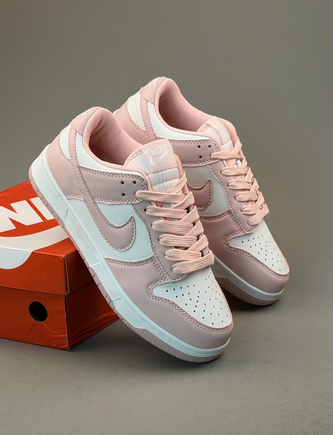 кроссовки nike sb dunk low цвет розовый,розовые данки найк,nike dunk low pink pigeon,кроссовки розовые,кроссовки