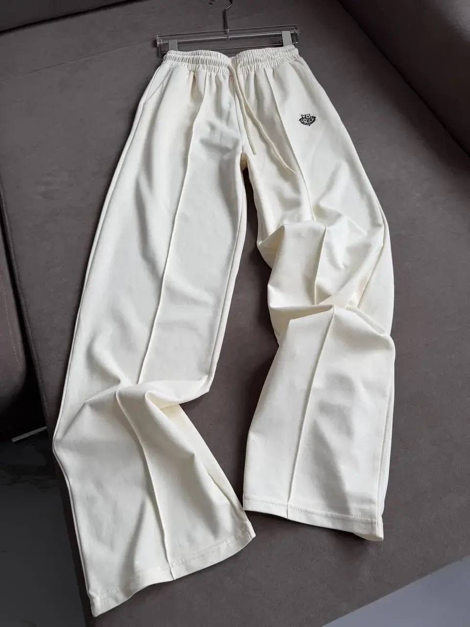 стильные костюмы,костюм белый,костюм спортивный,женский спортивный костюм,трикотажные костюмы