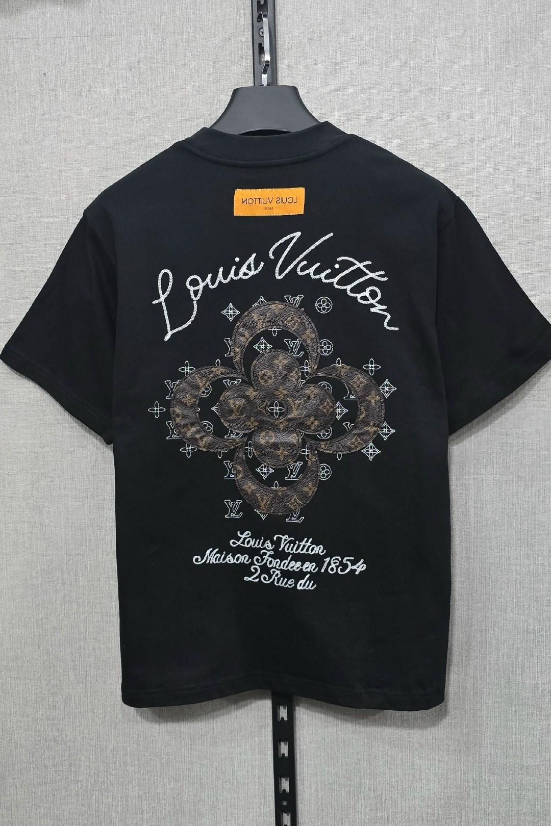 майка луи виттон мужские,луи виттон футболка мужская оригинал,футболка луи витон оригинал,футболка луи виттон нба,футболка louis vuitton