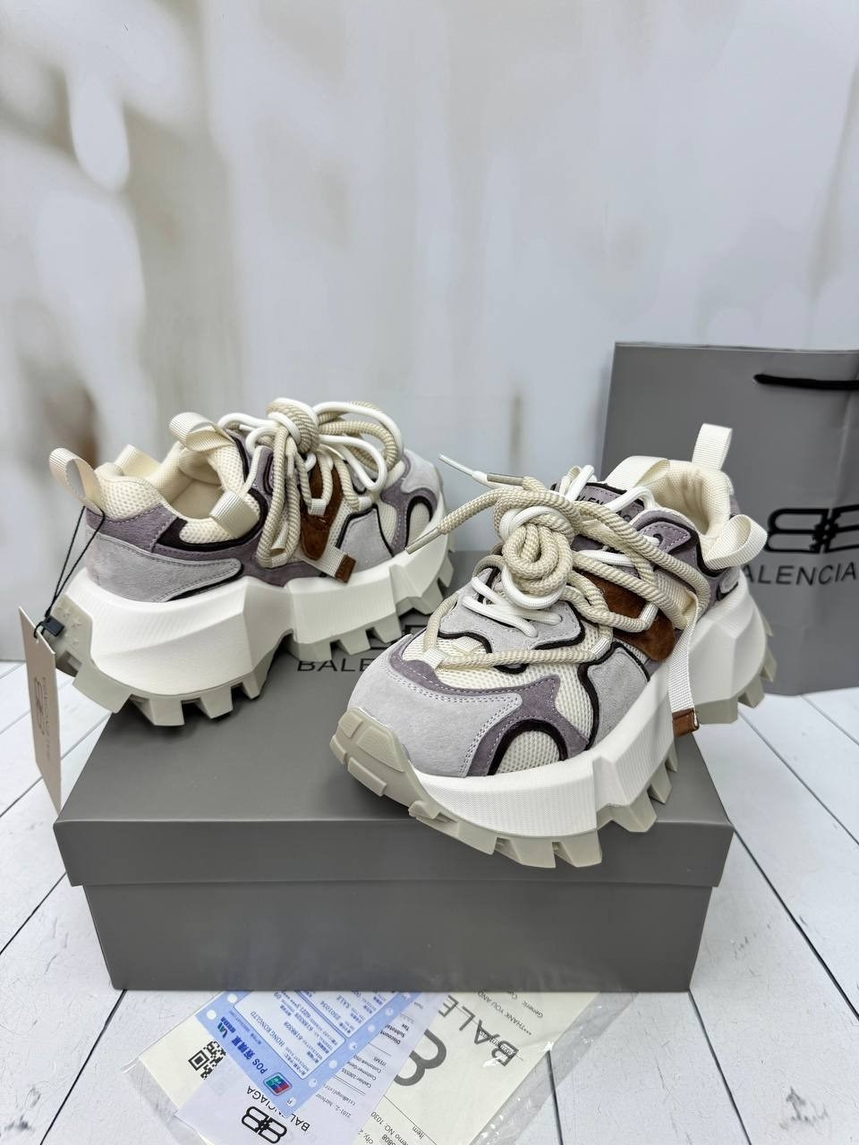 ,balenciaga кроссовки женские,женские кроссовки, женская,массивные кроссовки