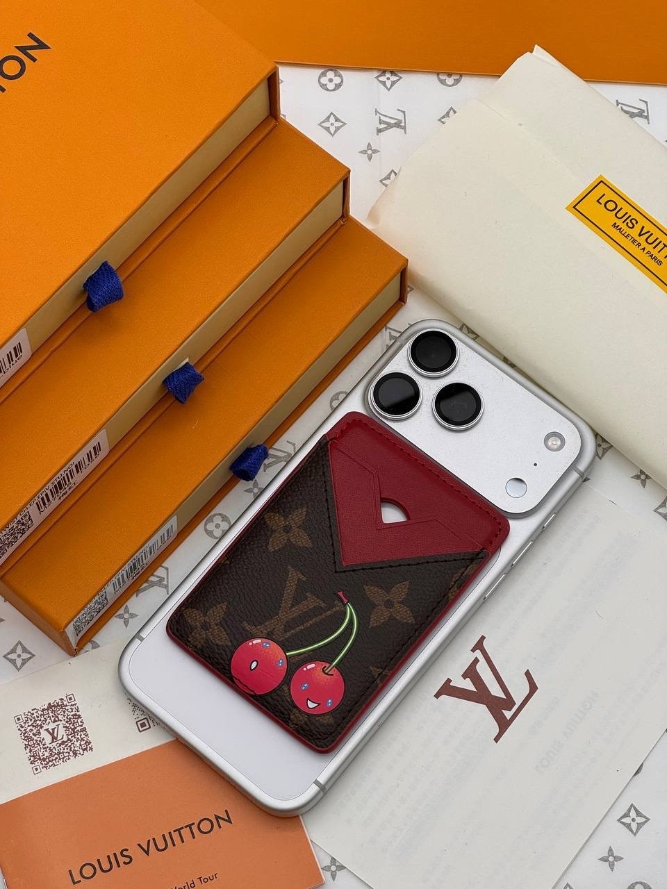 картхолдер louis vuitton,чехол для мобильного телефона lv louis vuitton,чехлы для iphone,louis vuitton monogram,держатель для карт