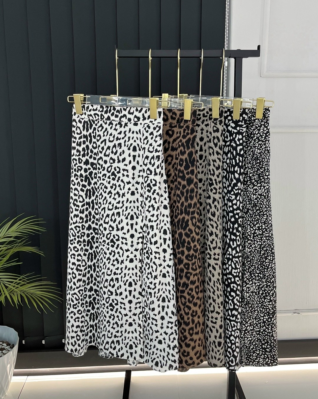 леопардовая юбка,юбка леопардовый принт макси,женская юбка с леопардовым принтом,женская атласная юбка-макси с леопардовым принтом,женские длинные юбки с леопардовым принтом