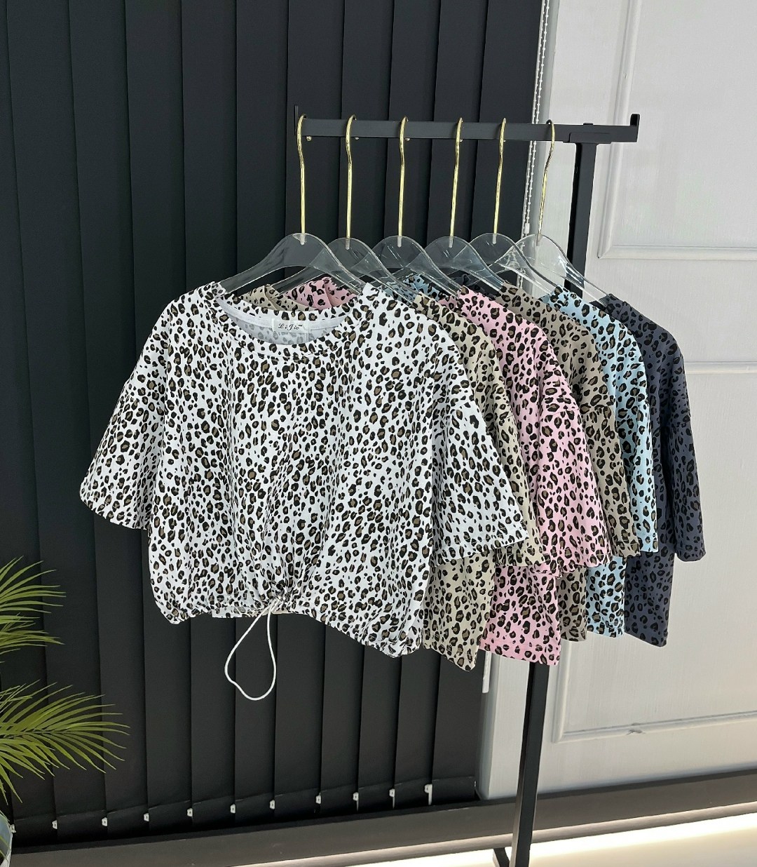 женская кофта,кофта с леопардовым принтом,леопардовая кофта,,футболка с леопардовым принтом