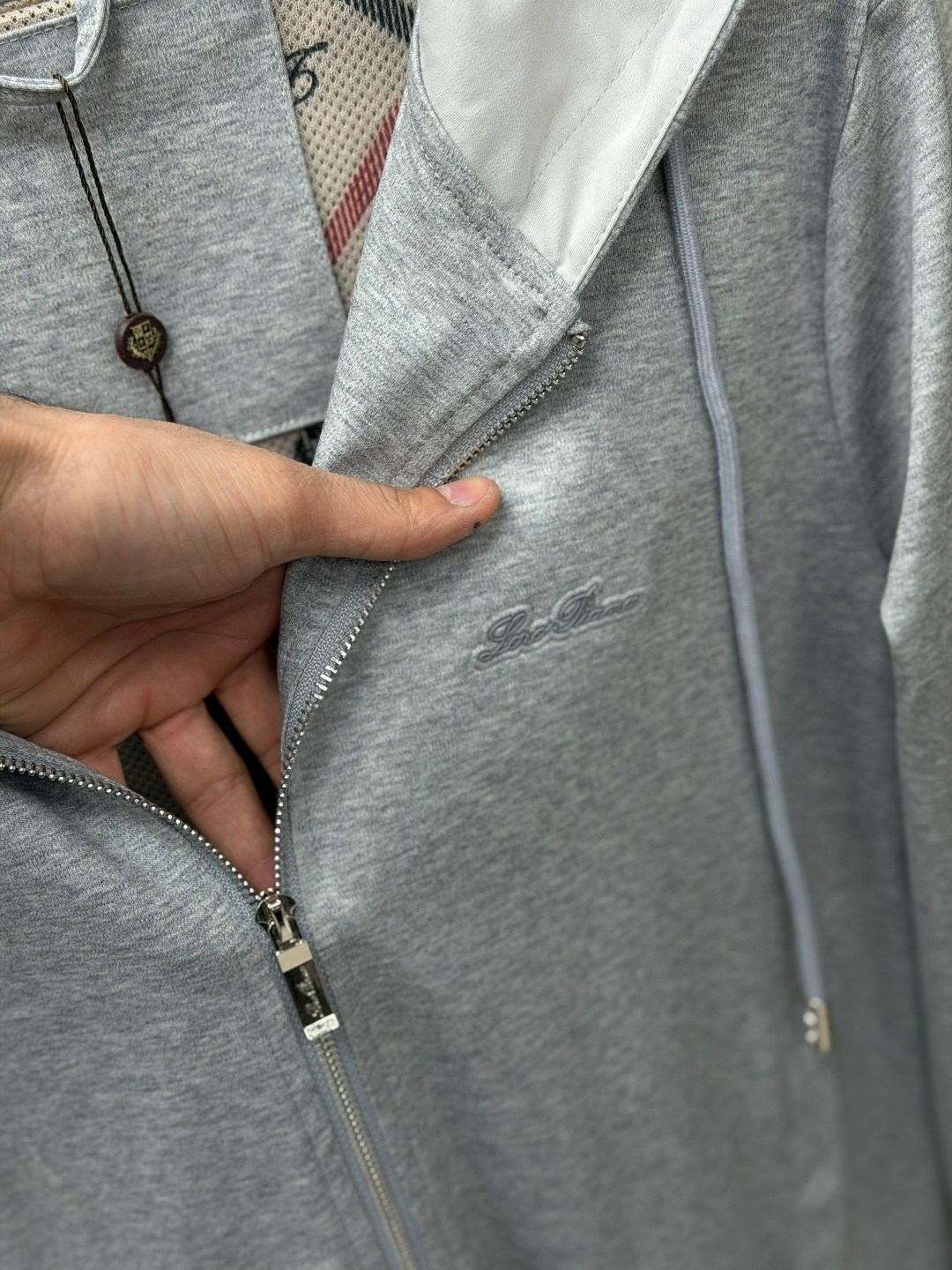 спортивный костюм brunello cucinelli,мужские спортивные костюмы brunello cucinelli,костюм brunello cucinelli серый,прогулочный костюм brunello cucinelli 33621,спортивный костюм брунелло кучинелли