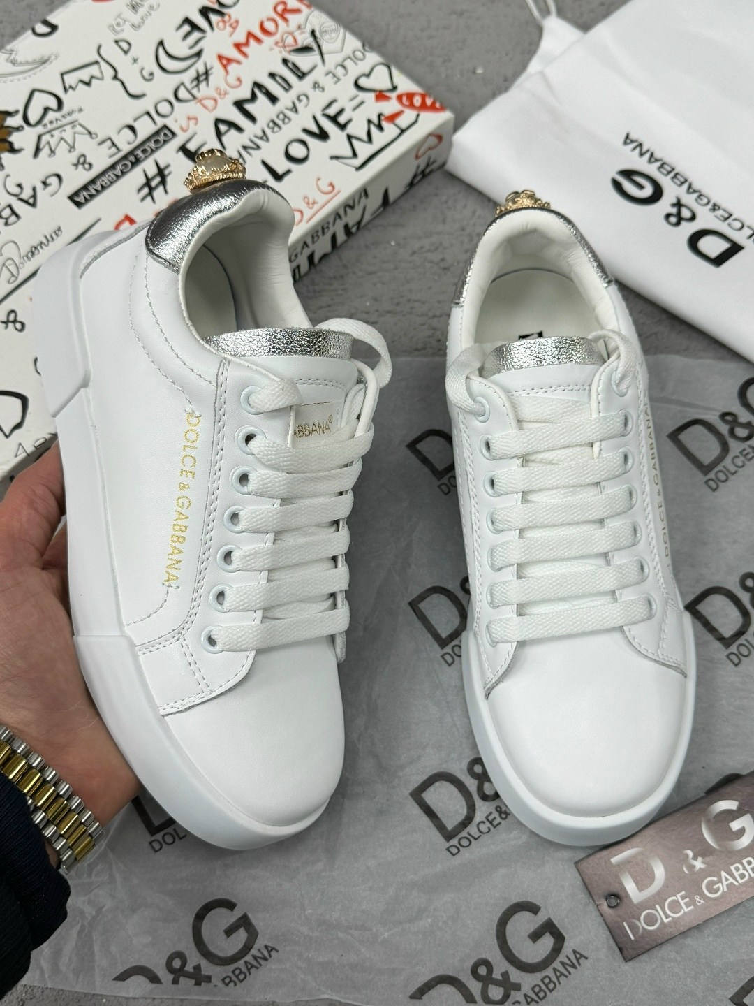 кожаные кроссовки белого цвета dolce & gabbana portofino,кроссовки дольче габбана женские белые,кроссовки dolce & gabbana,дольче габбана кроссовки женские оригинал,кеды дольче габбана мужские белые