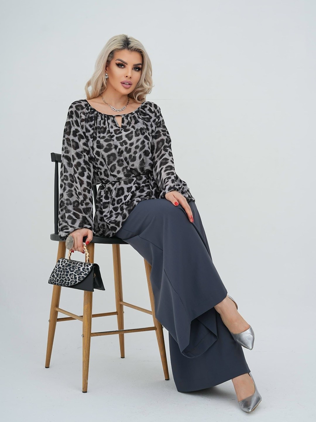 костюм брючный вечерний,костюм с брюками,блуза свободного кроя,,костюм двойка