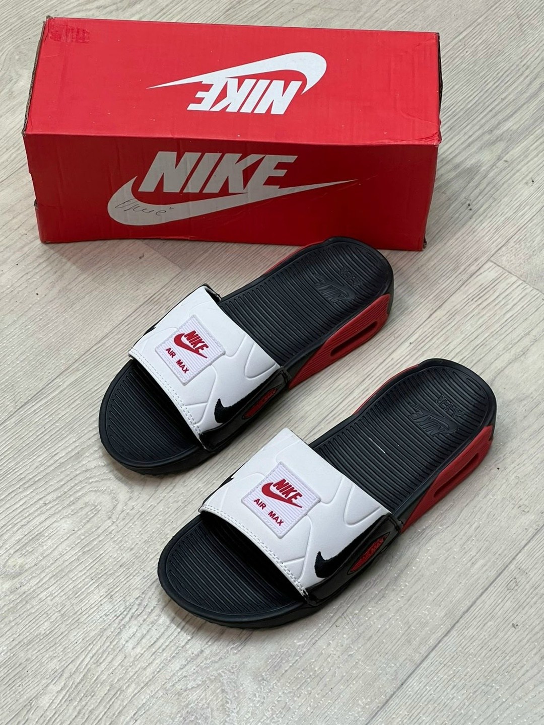 nike benassi jdi,шлепанцы мужские,модные шлепанцы,тапочки модные,шлепанцы nike