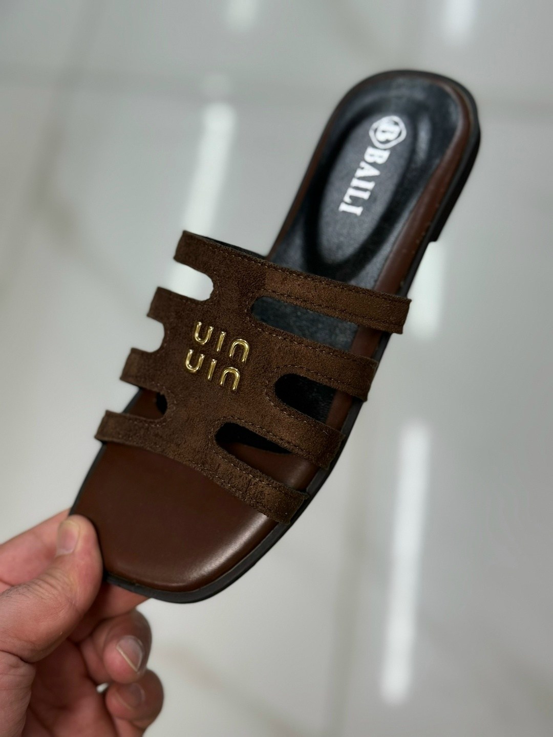 шлепанцы женские,,шлепки фенди,фенди шлепанцы,шлепанцы кожаные женские