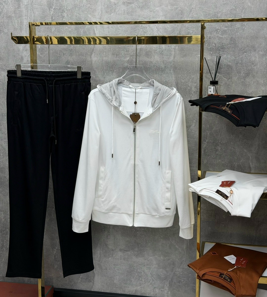 спортивный костюм brunello cucinelli,спортивные костюм,костюм brunello cucinelli,стильные костюмы,спортивный костюм loro piana