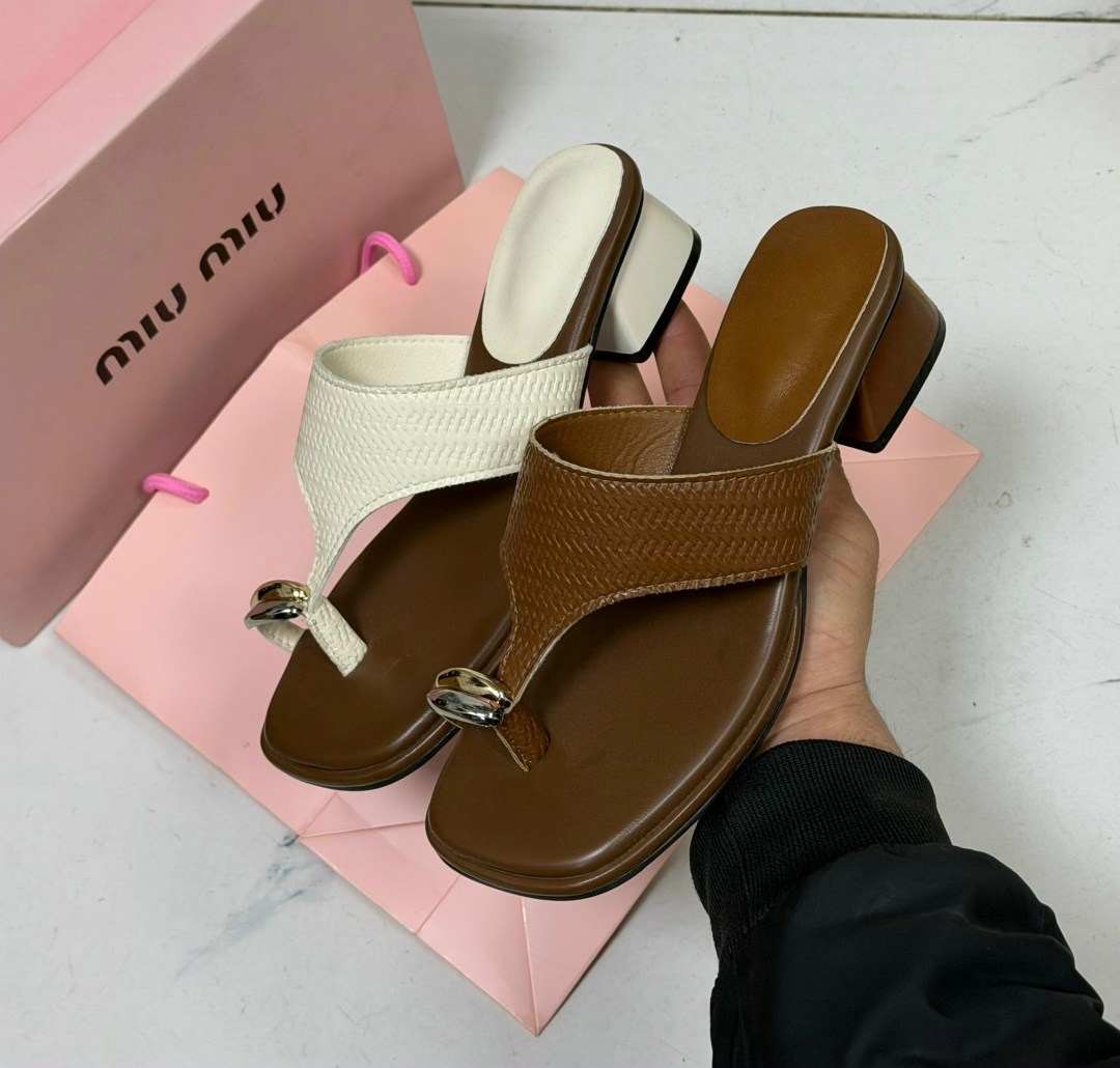 женские шлепанцы,,женские босоножки,модные шлепанцы,шлепанцы miu miu