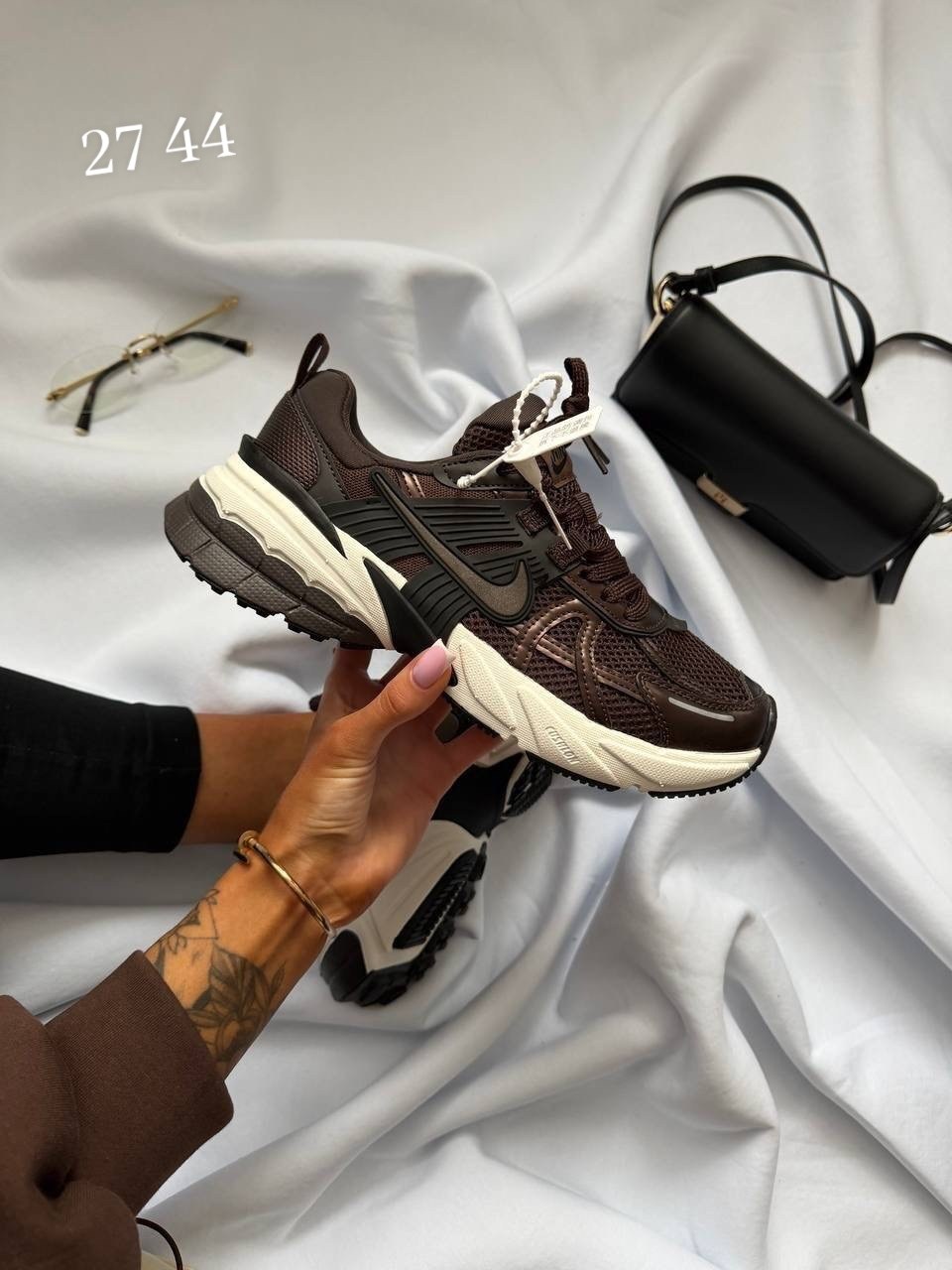 кроссовки nike,кроссовки,кроссовки nike v 2 k run,женские кроссовки nike,кроссовки zoom vomero 5 nike