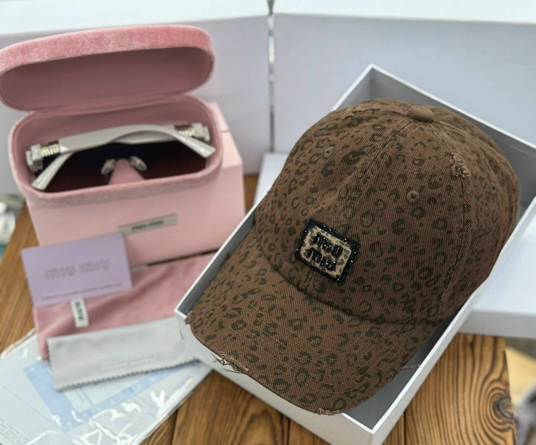 бейсболка miu miu,кепка miu miu,бейсболка miu,стильная кепка,стильная бейсболка