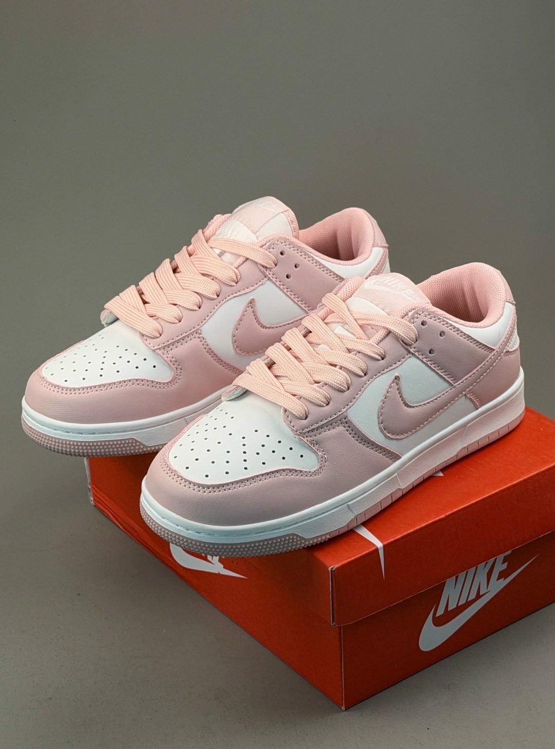 кроссовки nike sb dunk low цвет розовый,розовые данки найк,nike dunk low pink pigeon,кроссовки розовые,кроссовки