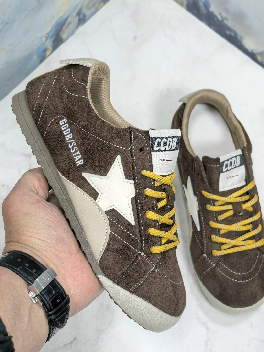 мужские замшевые низкие кроссовки с вышитыми звездами superstar golden goose коричневый,коричневые кроссовки ball star golden goose anthracite silver,,golden goose кеды ball star коричневый,кросс