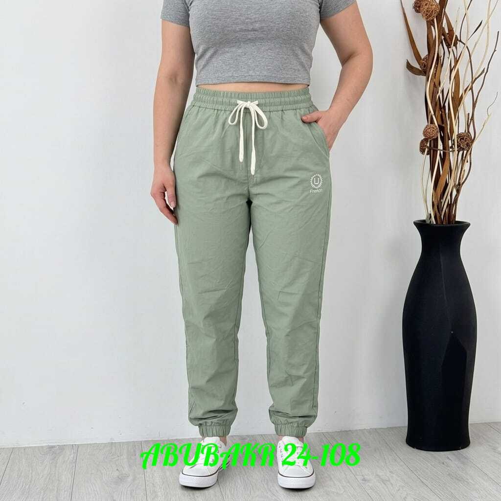 женские брюки джоггеры карго,джоггеры женские,брюки джоггеры,штаны женские спортивные оливкового цвета,спортивные женские брюки