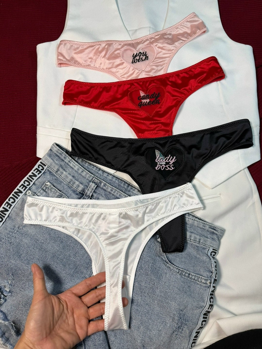 женские трусы стринги,стринги victoria's secret со стразами,трусы виктория сикрет оригинал,женские трусы красные,женские трусики