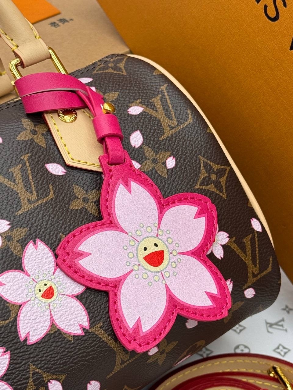 сумка louis vuitton,louis vuitton женская сумка,дорожная сумка louis vuitton,сумка louis vuitton 25-20см реплика,сумка louis vuitton takashi murakami