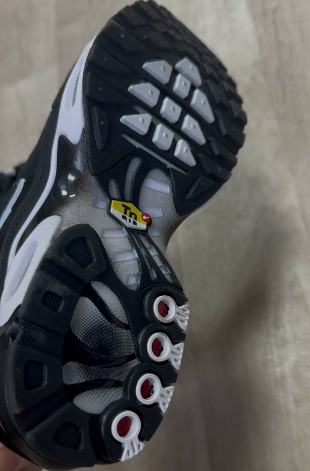 кроссовки nike air max tn plus,nike air max plus tn,nike air max plus tn black,nike air max plus,nike air max tn