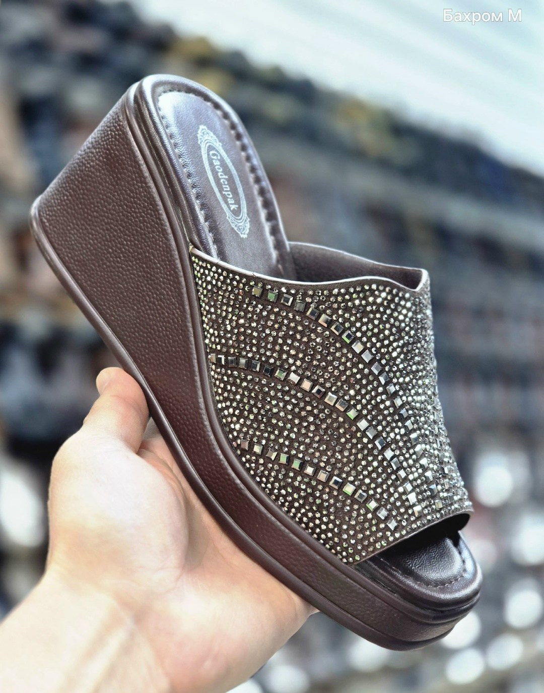 ,шлепанцы женские,женская ,шлепанцы со стразами,шлепки женские
