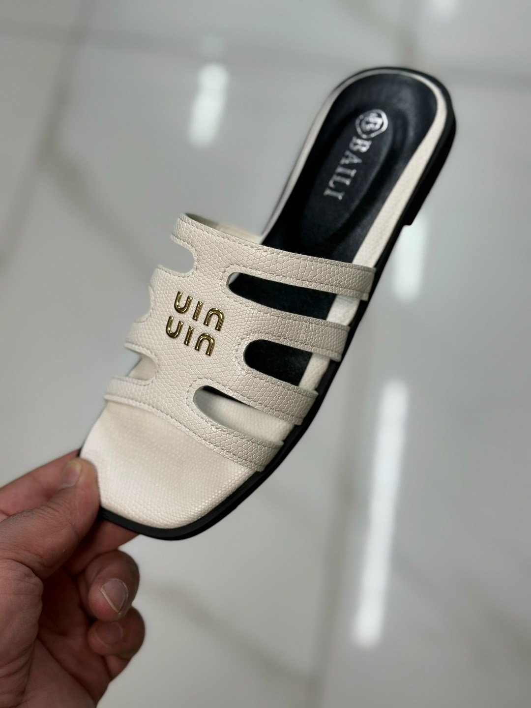 шлепанцы женские,,шлепки фенди,фенди шлепанцы,шлепанцы кожаные женские