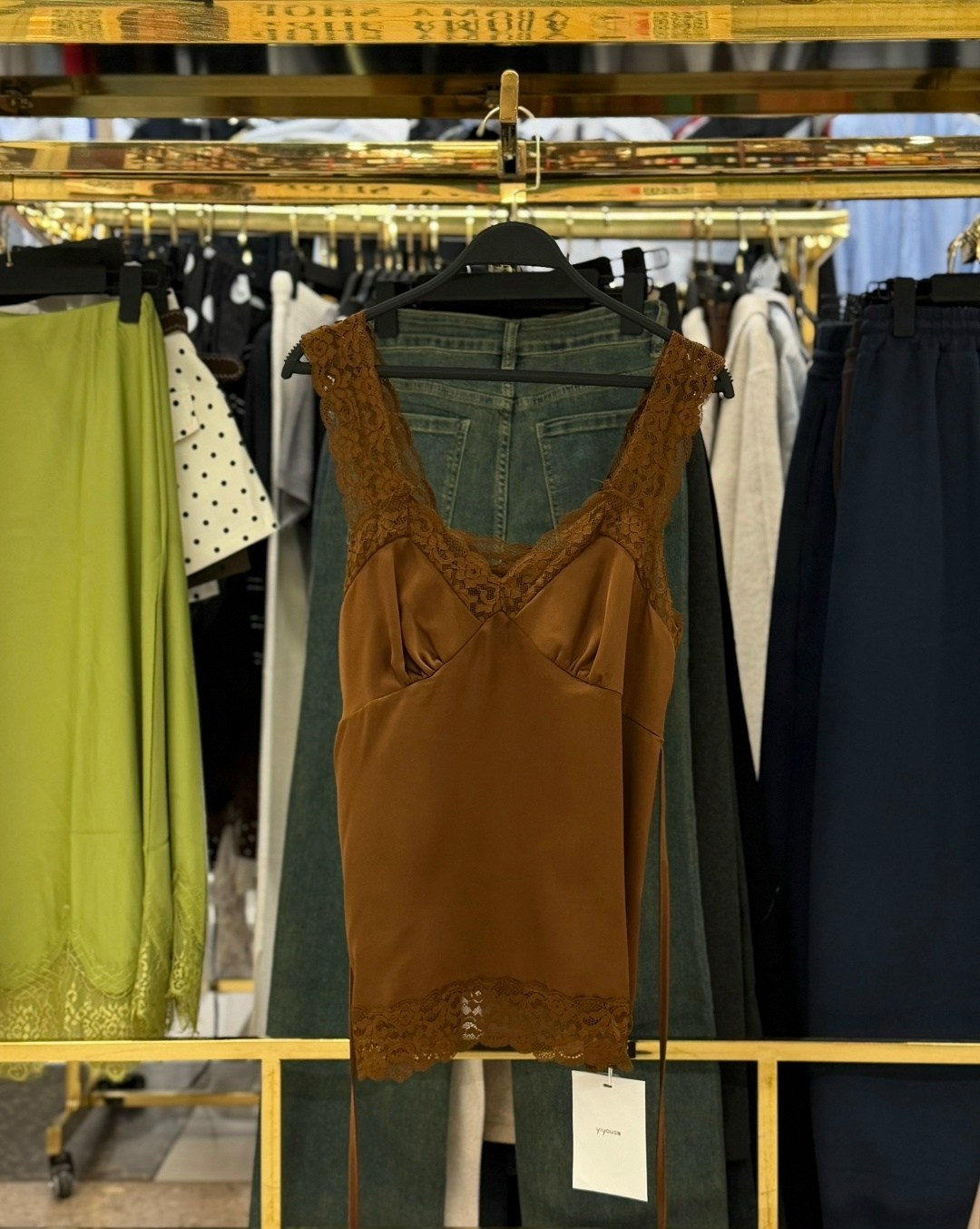 шелковый топ с кружевом,топ с кружевом,майка с кружевами,шелковый топ,женский топ с кружевом бежевый цвет