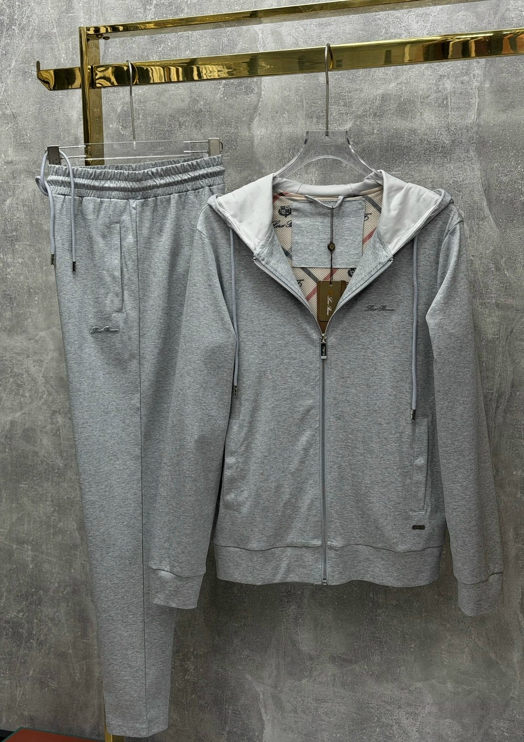 спортивный костюм brunello cucinelli,мужские спортивные костюмы brunello cucinelli,костюм brunello cucinelli серый,прогулочный костюм brunello cucinelli 33621,спортивный костюм брунелло кучинелли