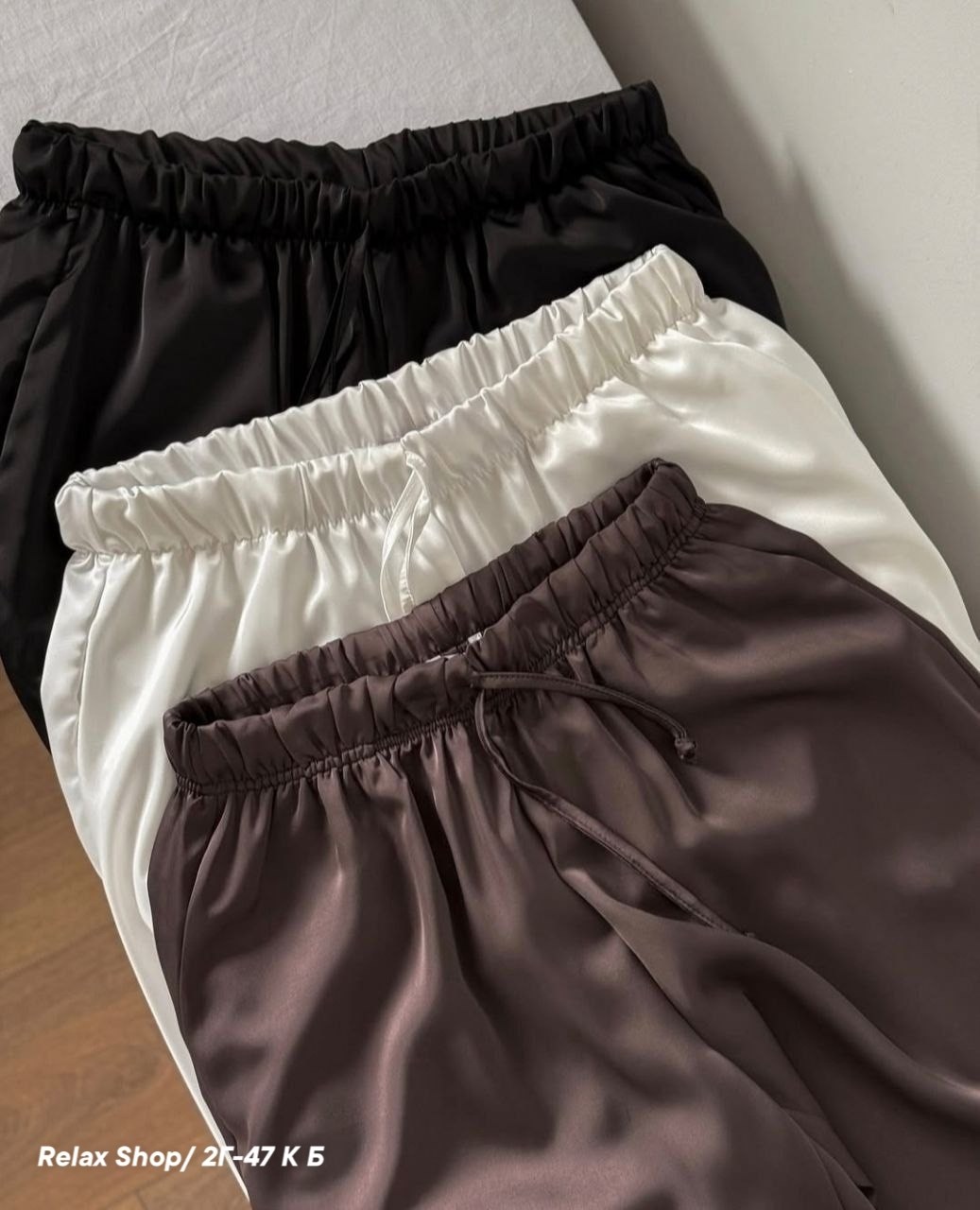 брюки с широкими штанинами элегантные,брюки женские атласные с широкими штанинами,атласные брюки,брюки с широкими штанинами,широкие брюки