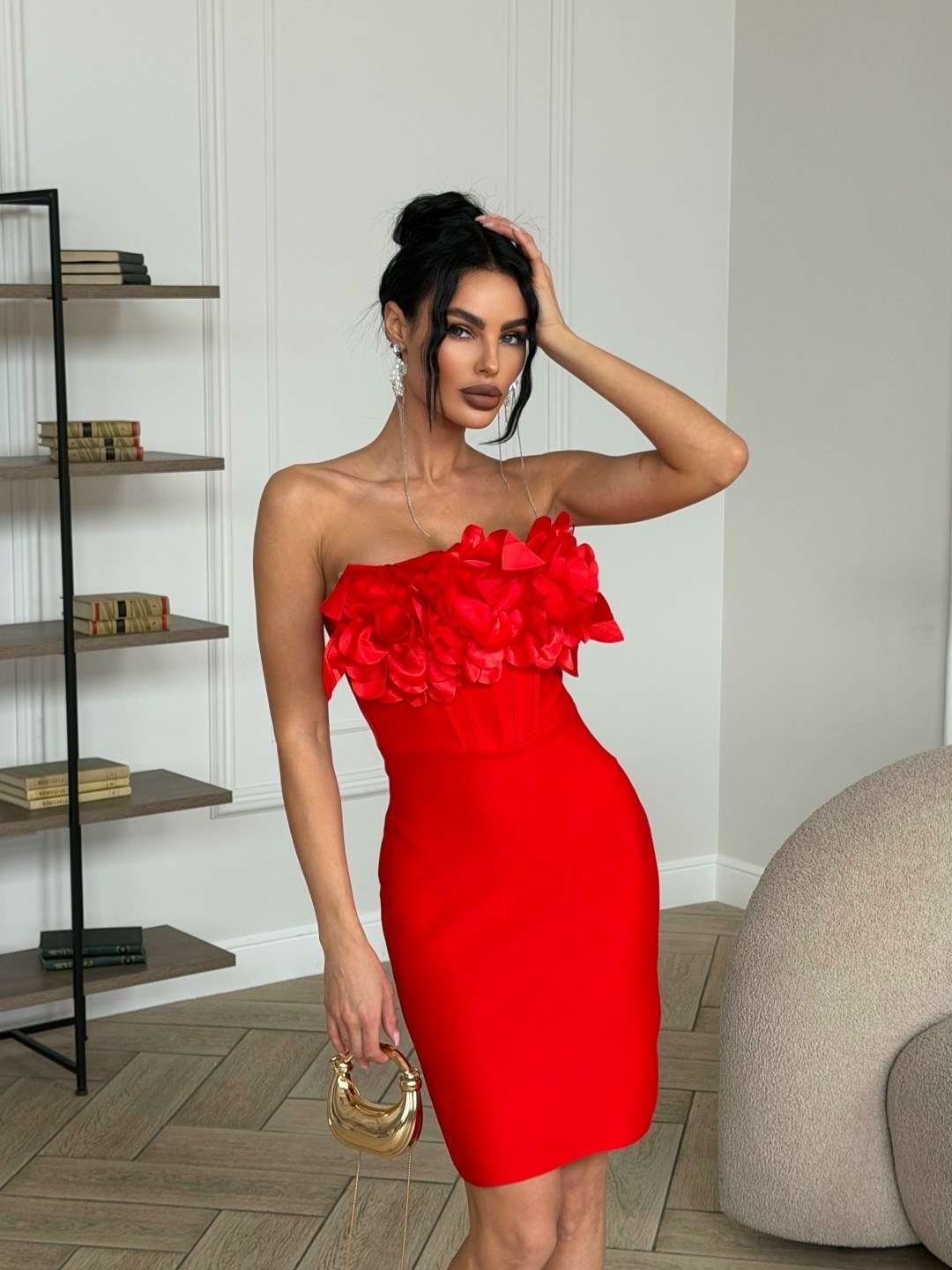 платья,мини платье,красное платье с открытыми плечами,короткие платье,красное облегающее платье