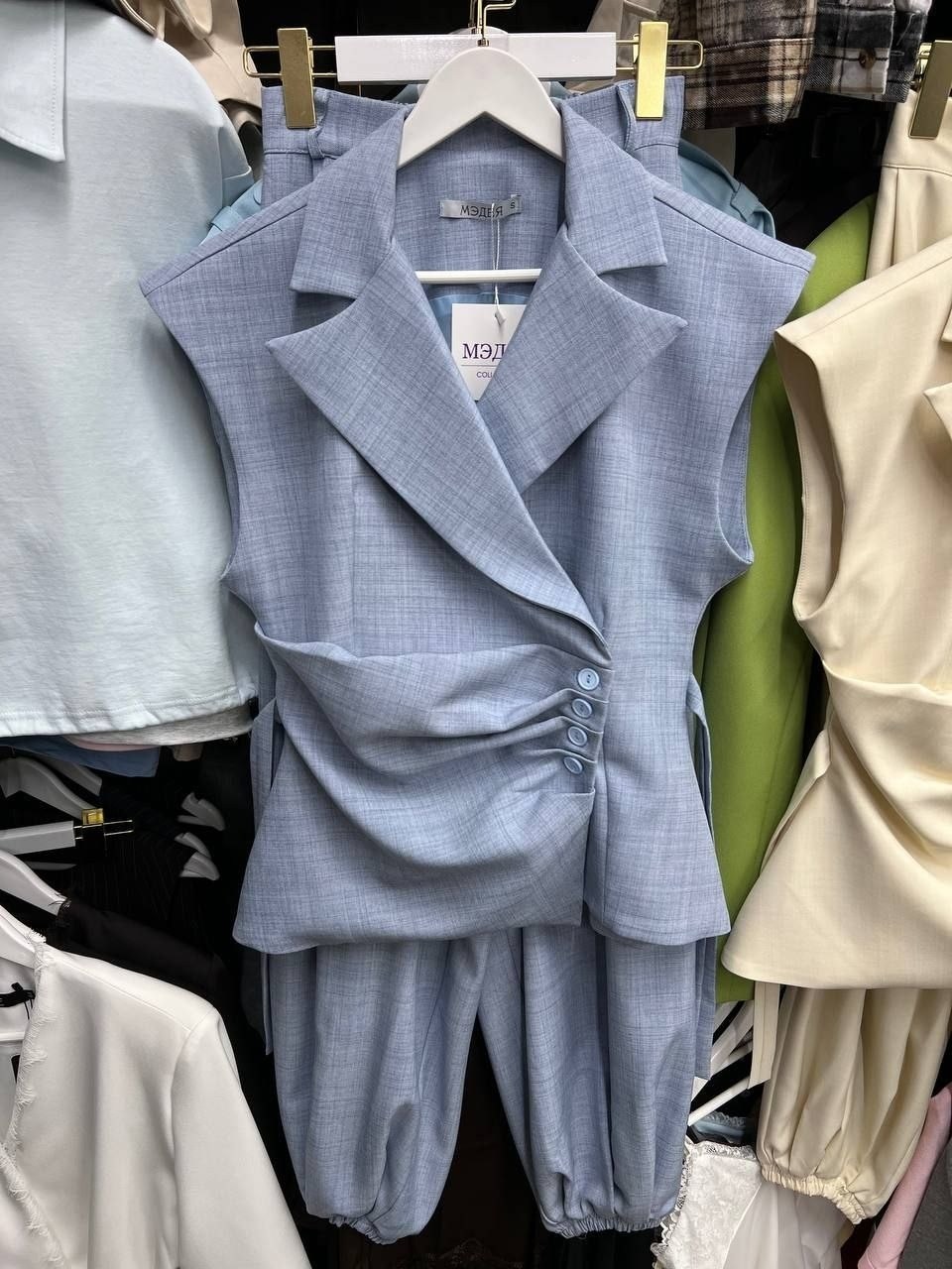 модные костюмы,стильные костюмы,костюм брючный с жилетом,брючный костюм с жилеткой,костюм с жилетом и брюками