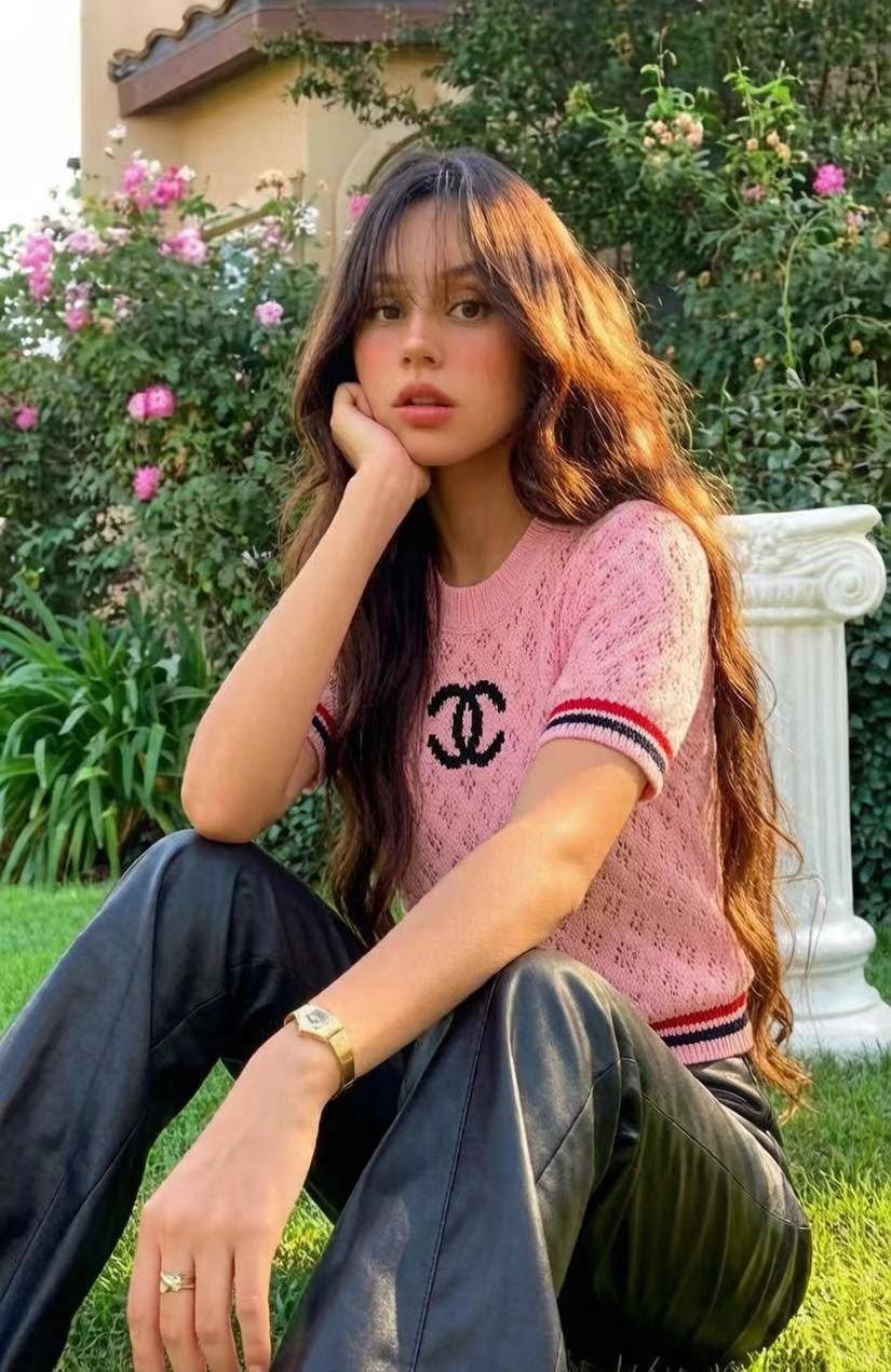 carousel ride,carousel horse,девушка,парки развлечений,на карусели