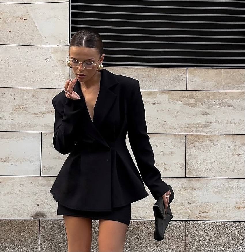 женские костюмы,элегантные костюмы,костюм с юбкой,костюм классический,трендовый костюм укороченный пиджак и юбка мини