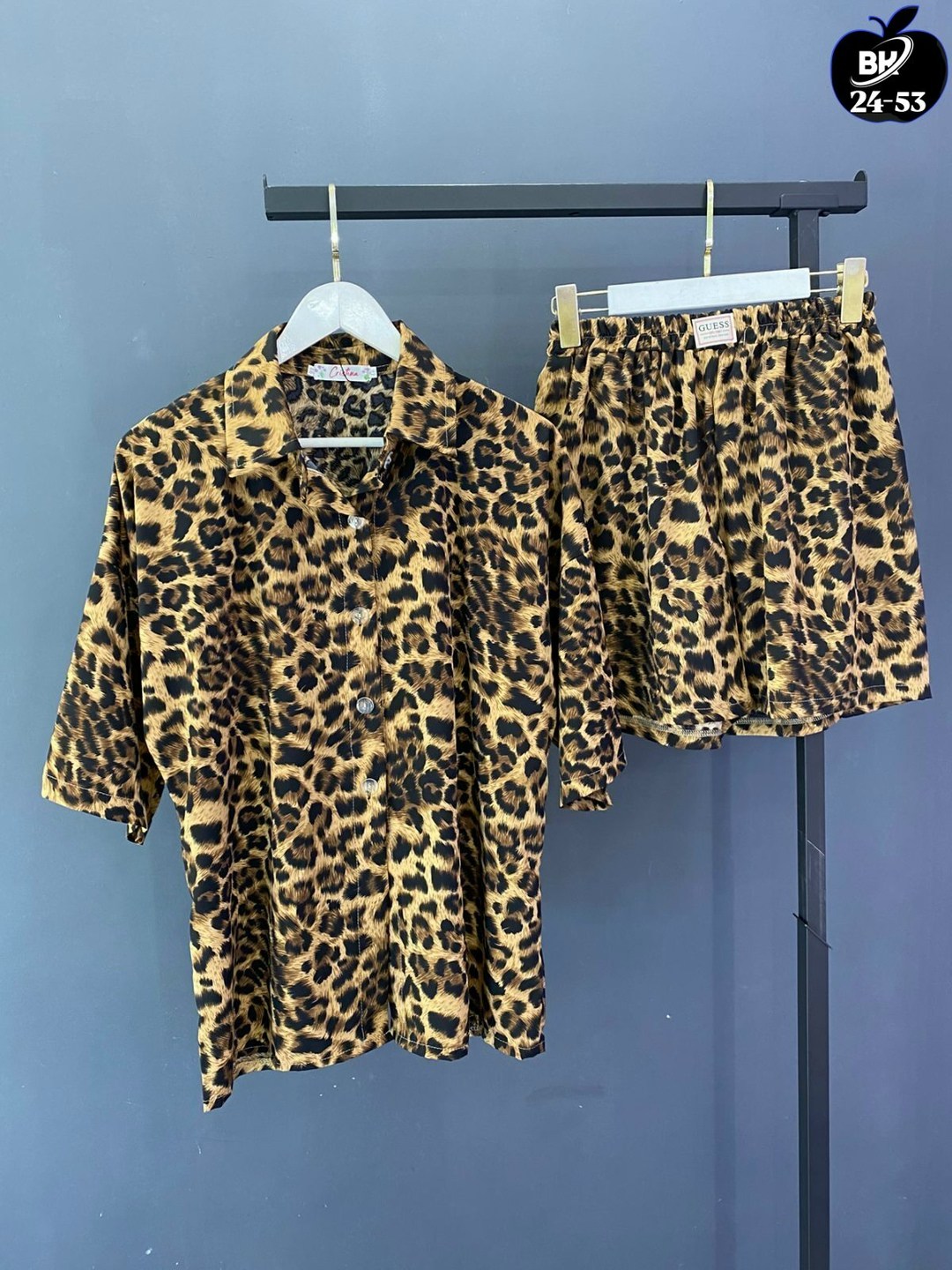 леопардовый костюм,леопардовый костюм с шортами,женский костюм с леопардовым принтом,костюм летний леопардовый шорты и рубашка,женский костюм леопардовый