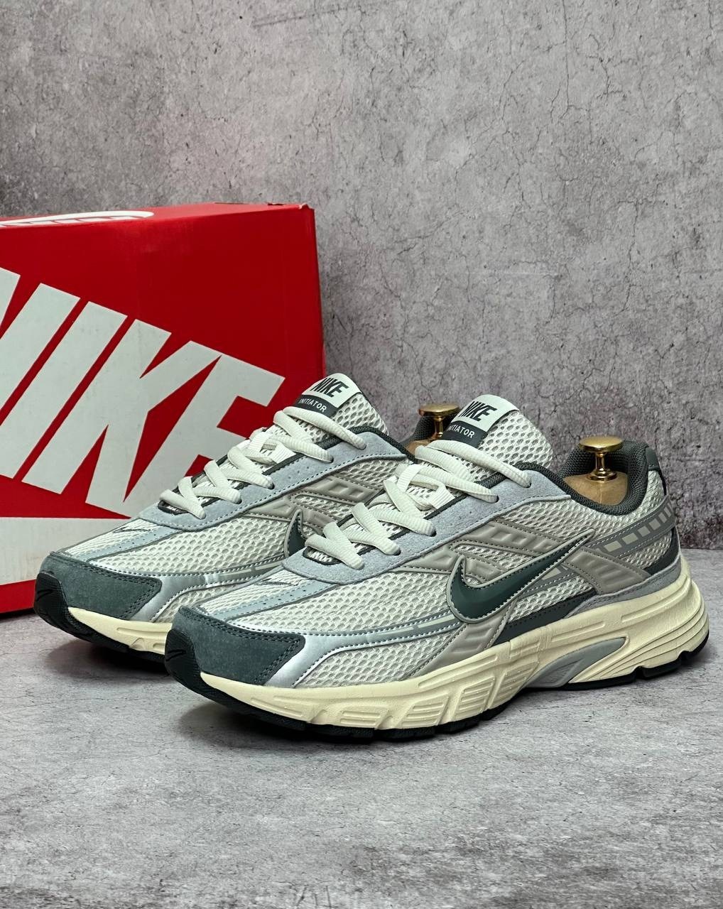 кроссовки nike initiator,кроссовки nike,мужские кроссовки,мужские беговые кроссовки initiator от finish line nike бежевый,мужские кроссовки nike