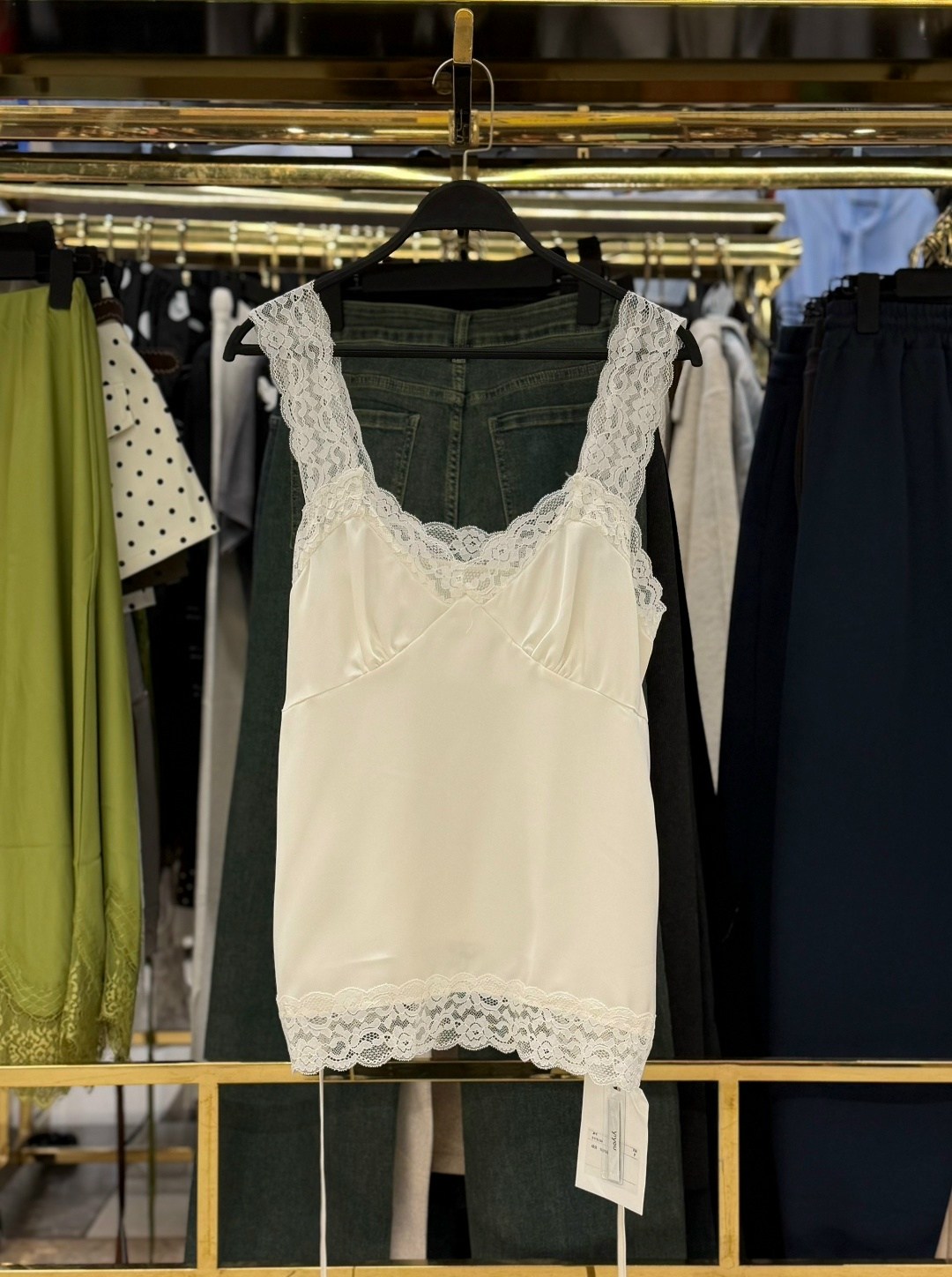 шелковый топ с кружевом,топ с кружевом,майка с кружевами,шелковый топ,женский топ с кружевом бежевый цвет