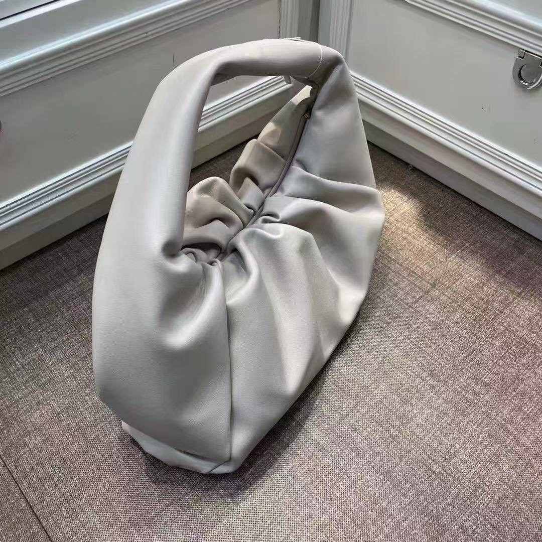 женская сумка bottega veneta,сумка пельмень боттега венета,bottega veneta сумка shoulder pouch,сумка bottega veneta,боттега венета сумка пельмешка