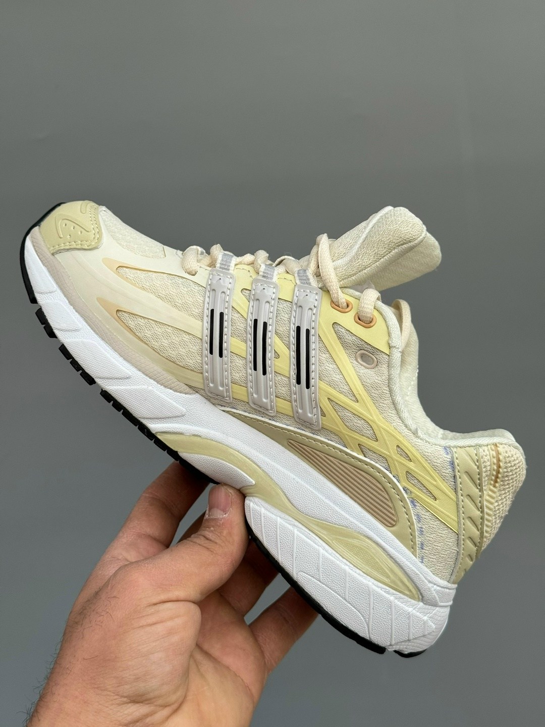 кроссовки adidas,женские кроссовки adidas,кроссовки adidas response cl,кроссовки adidas original,кроссовки adidas response cl crystal white