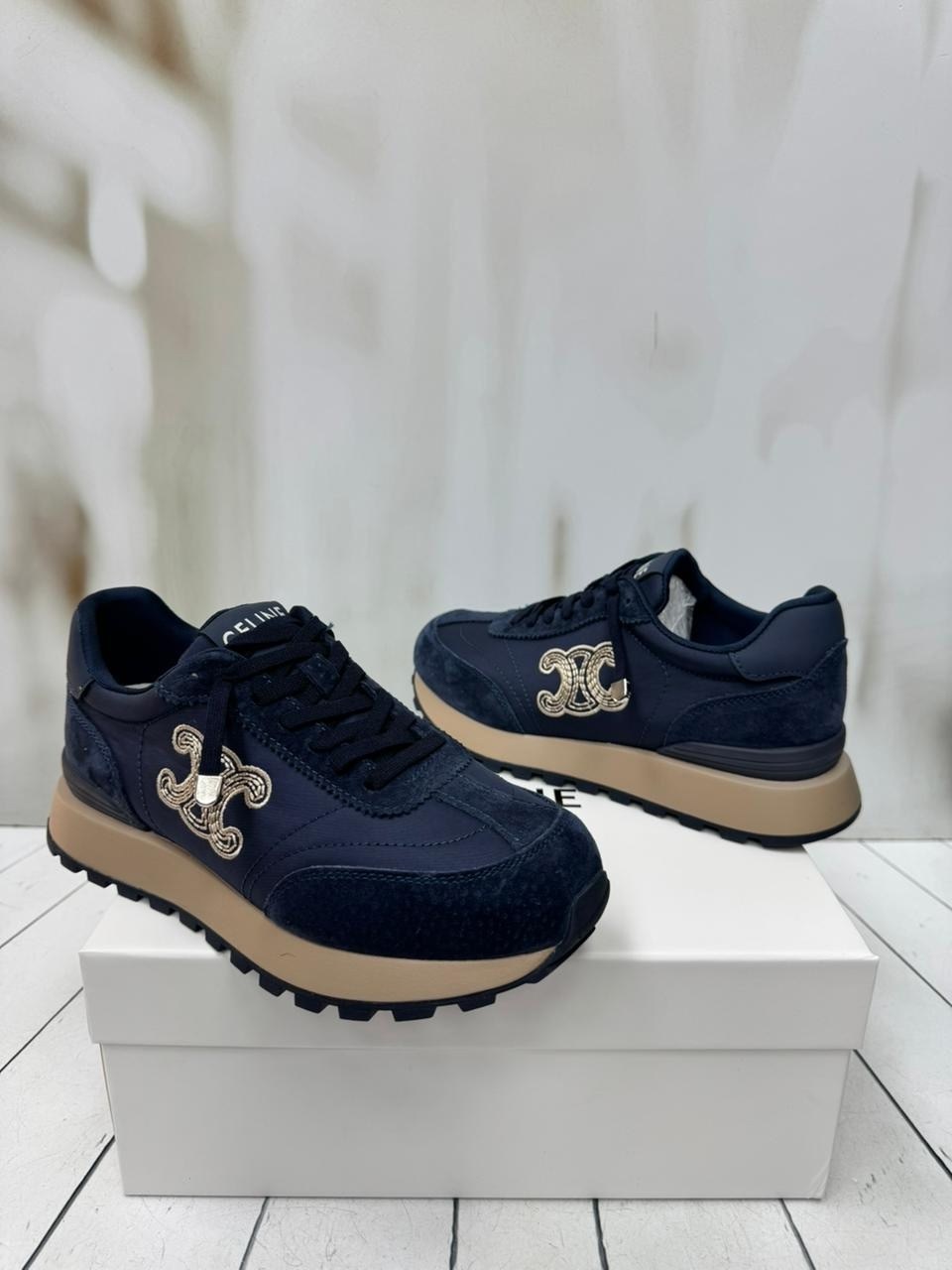 кроссовки женскиe,,кроссовки для женщин,кроссовки модные,стильные кроссовки