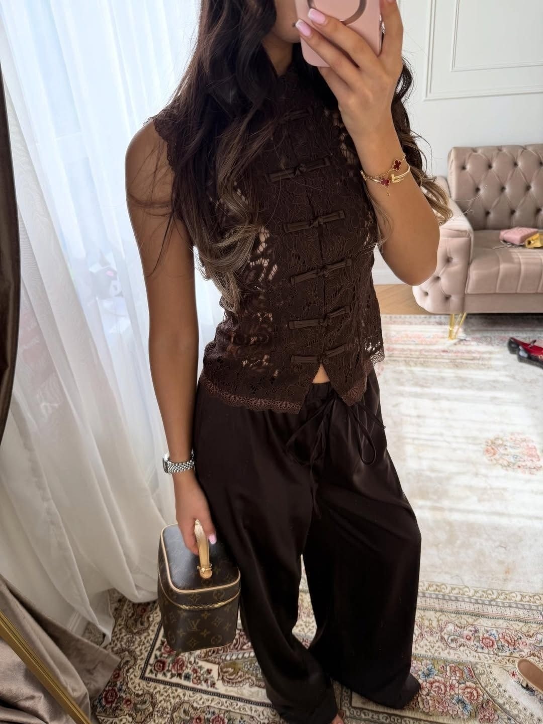 вязаный жилет,кружевная блузка,блузка кружева,жилет на пуговицах,женская блузка