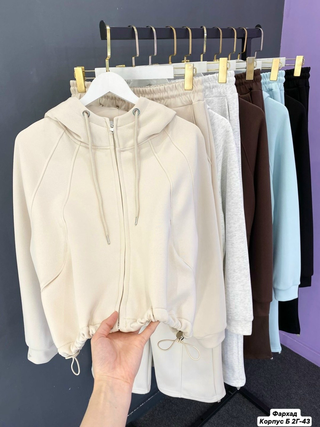 костюм трикотажный,костюм спортивный,костюм с брюками,женский костюм,костюм белый